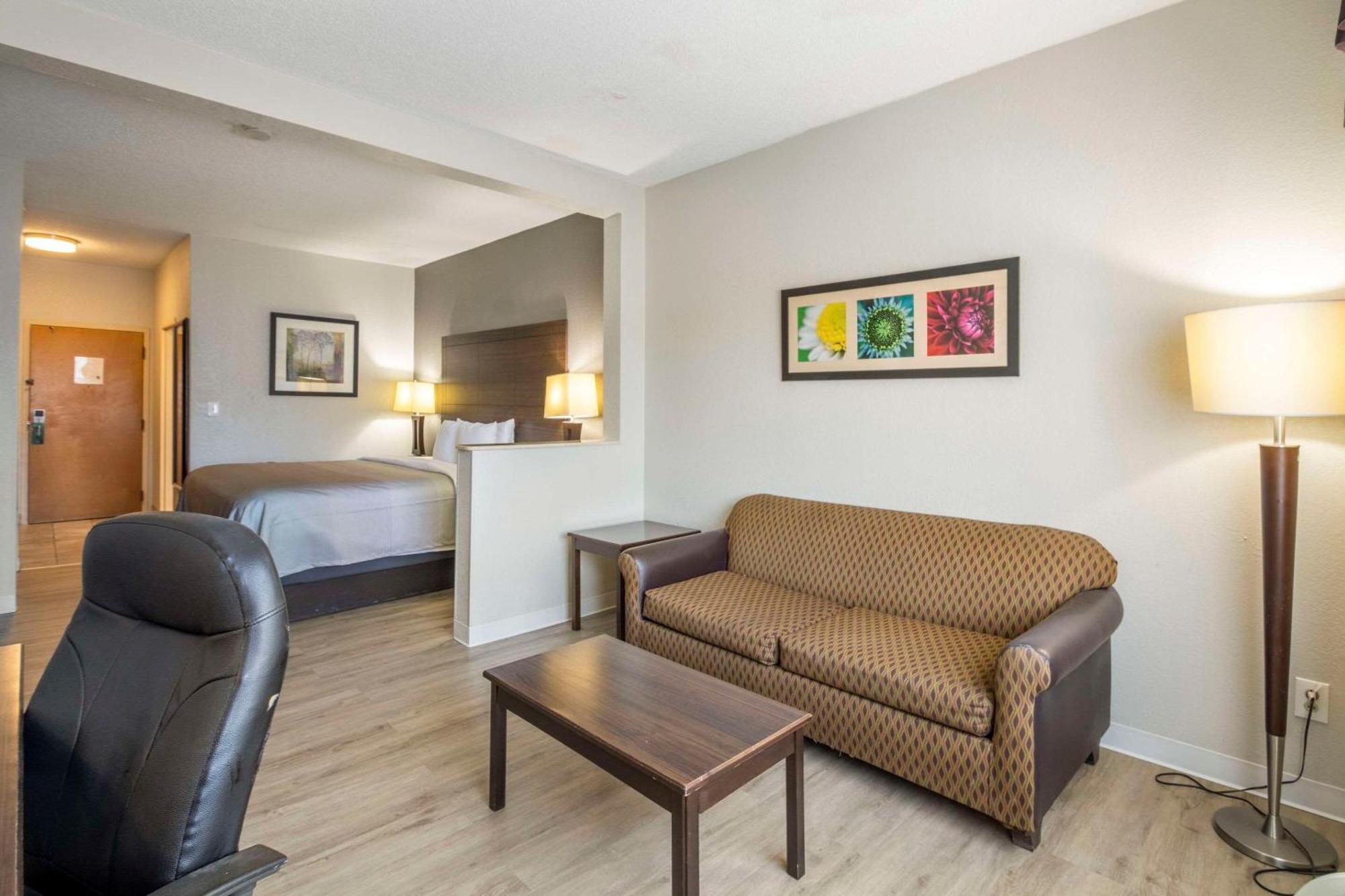 Quality Suites Hickory South Exteriér fotografie