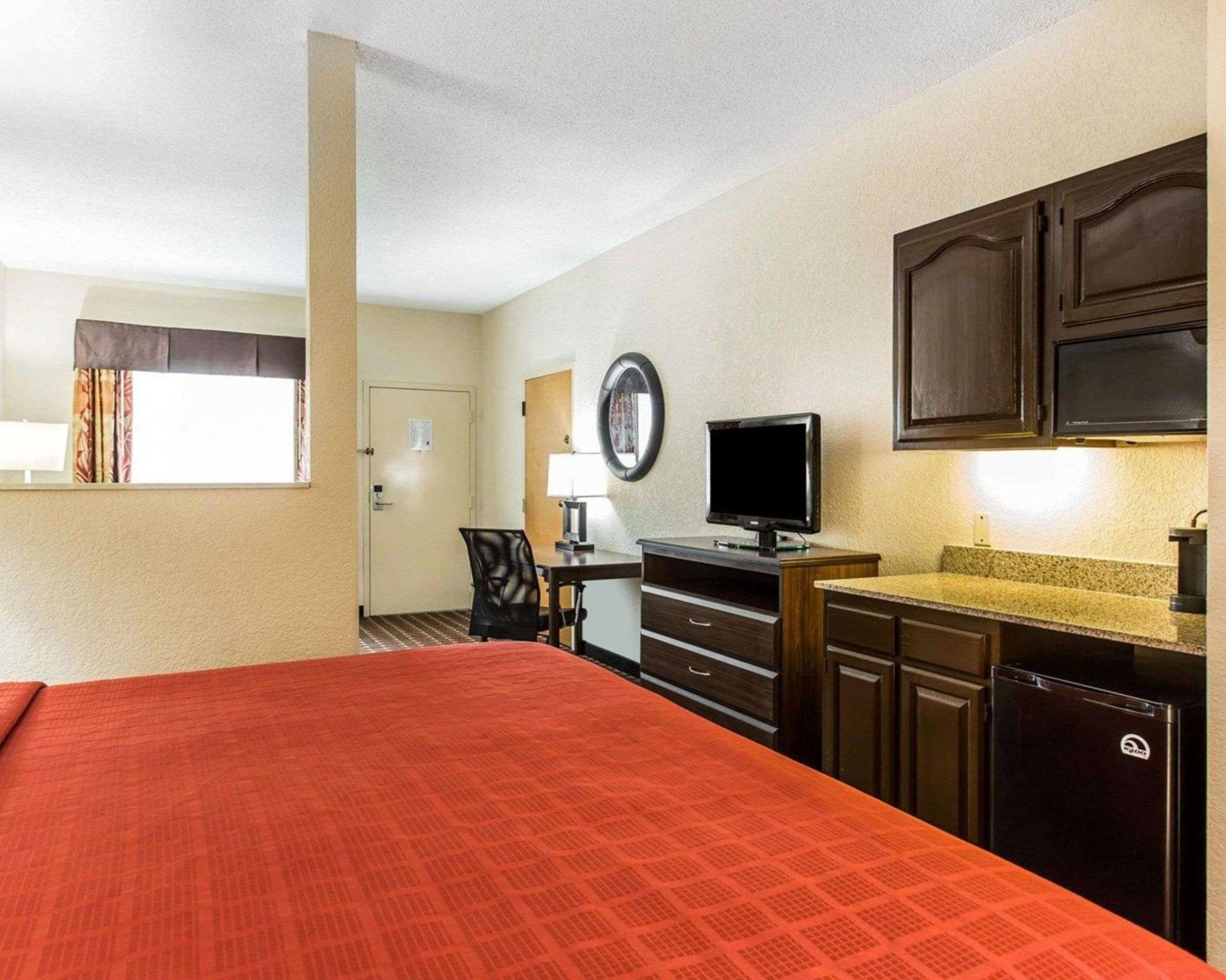 Quality Suites Hickory South Exteriér fotografie